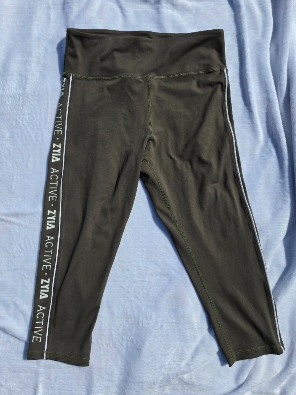 Zyia Active Logo Olive Green White Accent High Rise Capri Leggings Size 14-16